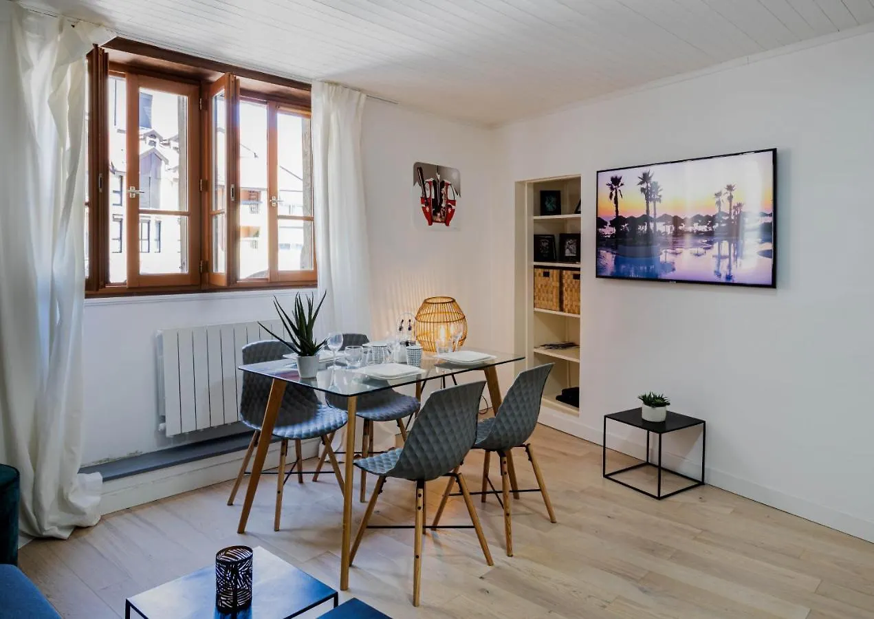 Amnesia Old Town Apartment Annecy 0*,  France