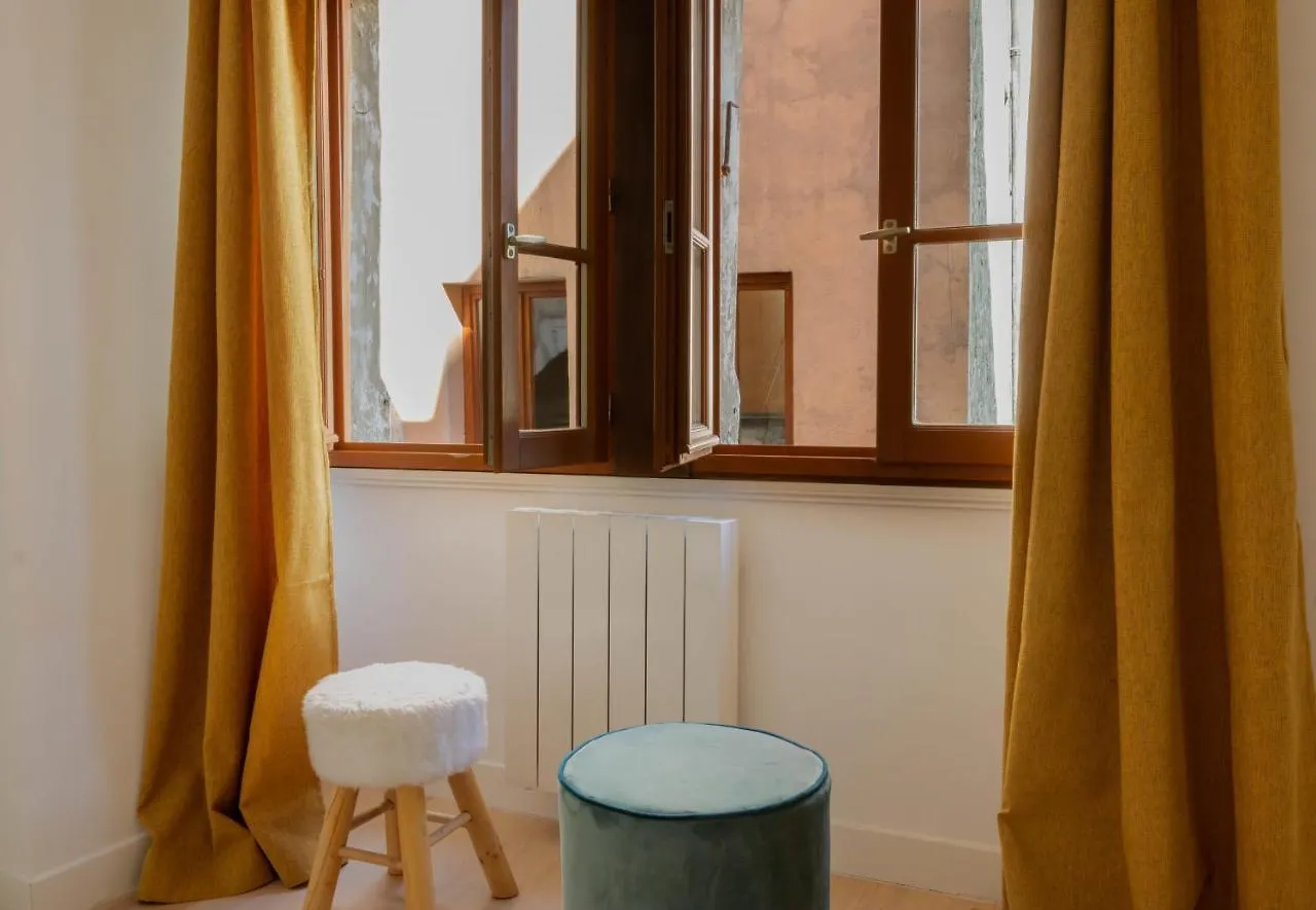 Amnesia Old Town Apartment Annecy 0*,  France