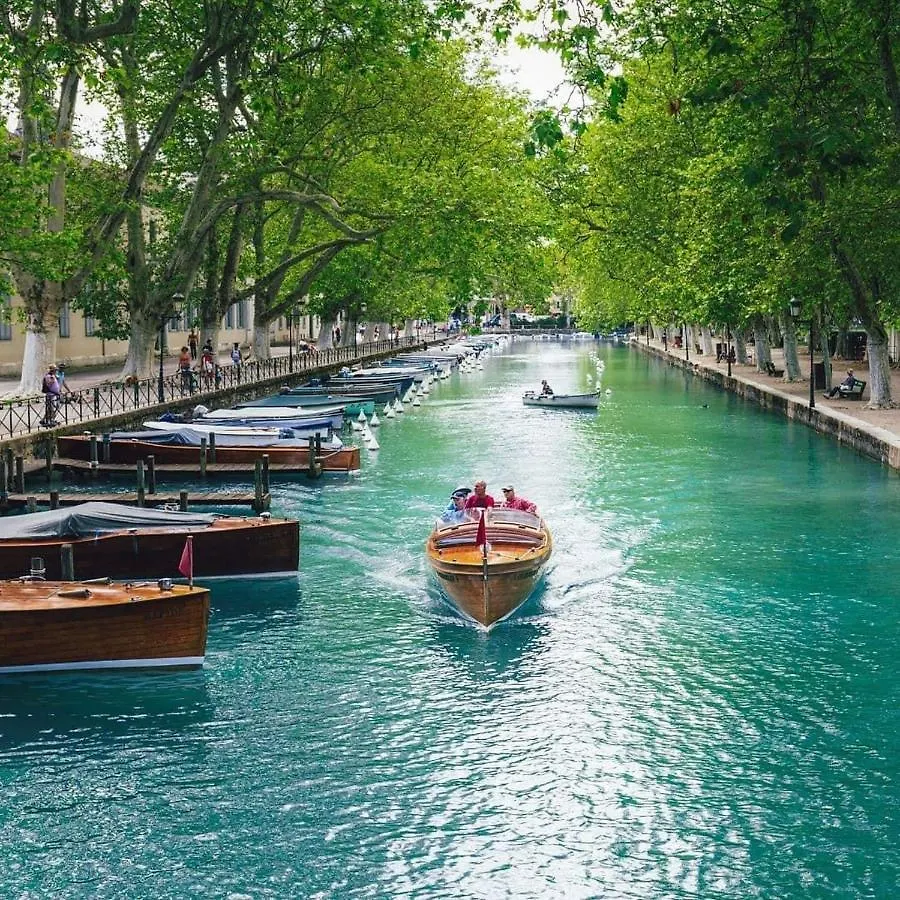 Amnesia Old Town Apartment Annecy France