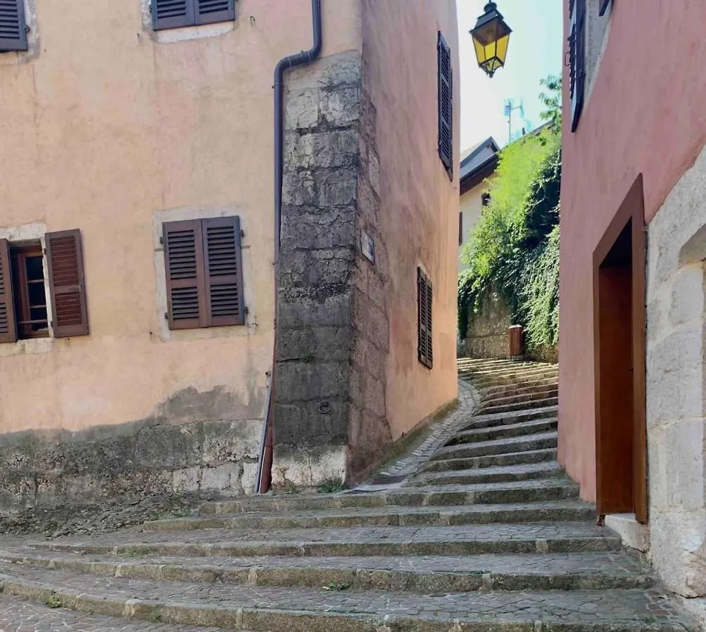 Amnesia Old Town Apartment Annecy